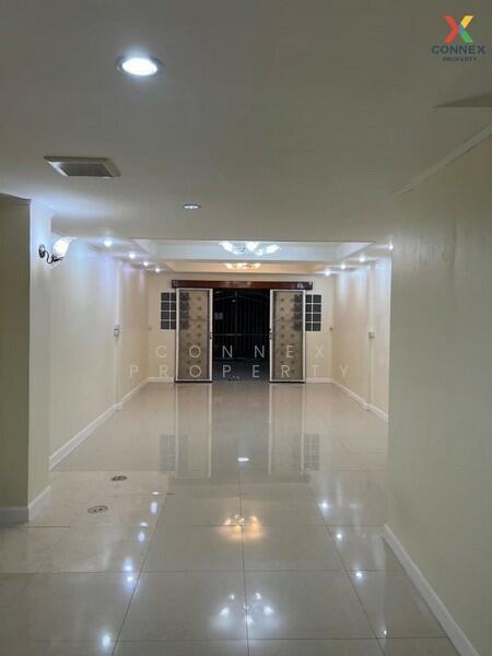 ทาวน์โฮม 2 ชั้น ซอยโรงน้ำแข็ง สนามบินน้ำ 2-storey townhome, Soi Rong Nam Khaeng, Sanambinnam., Nonthaburi