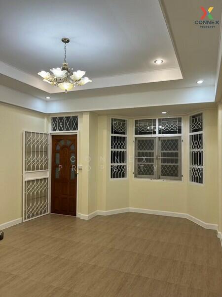 ทาวน์โฮม 2 ชั้น ซอยโรงน้ำแข็ง สนามบินน้ำ 2-storey townhome, Soi Rong Nam Khaeng, Sanambinnam., Nonthaburi
