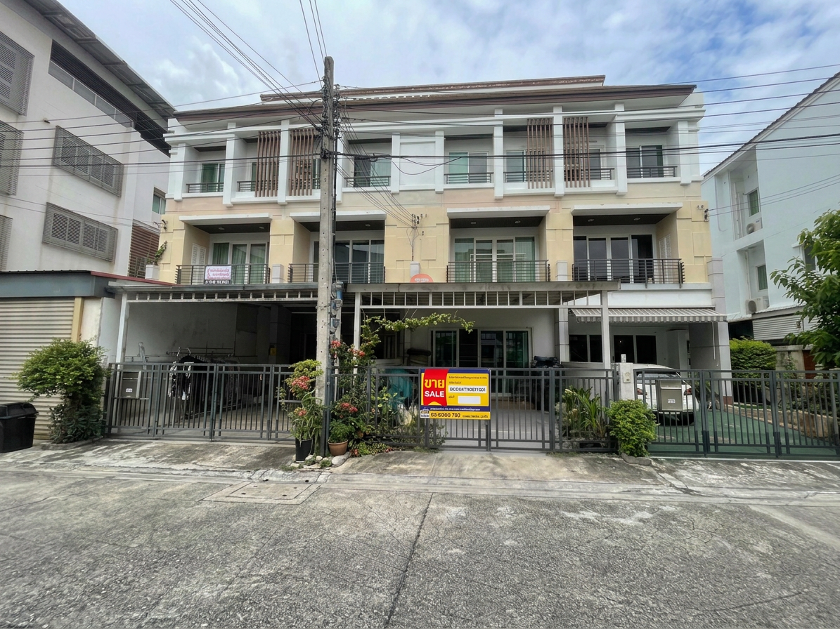 3-Storey Townhouse in Downtown Residence Ladprao-Sena Project