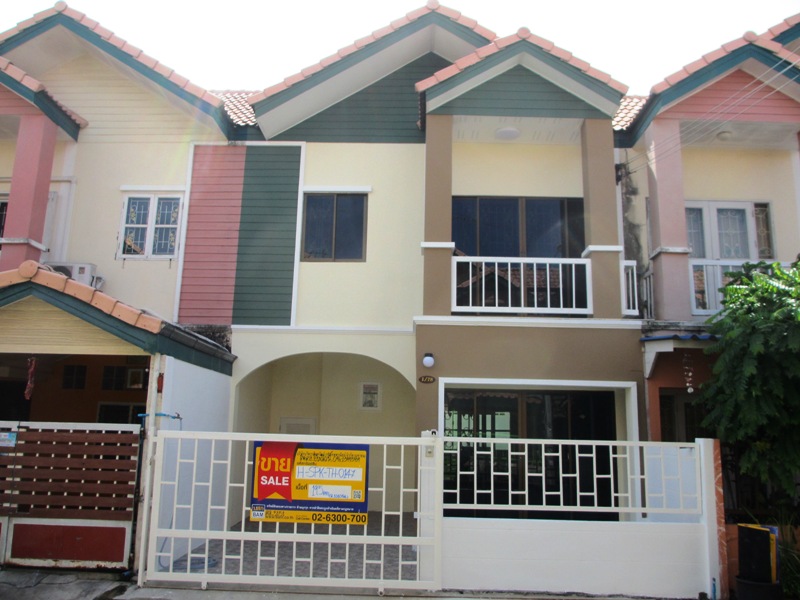 Townhouse in MANDIRACARDEN Project, Bang Phli