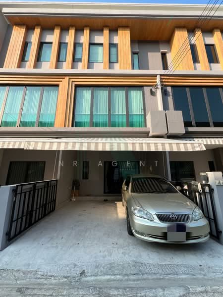 Eigen Premium Townhome Pattanakarn, Bangkok
