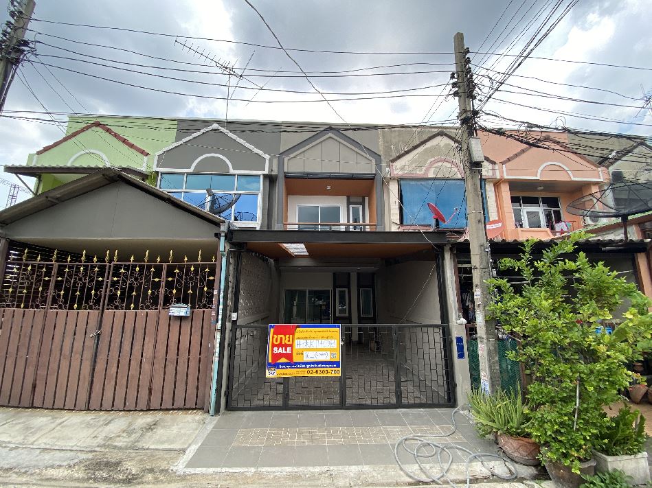 Townhouse project Amarin Nives 3 Siam: Newly Renovated