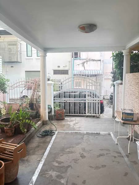 4-BR Townhouse, Bangkok