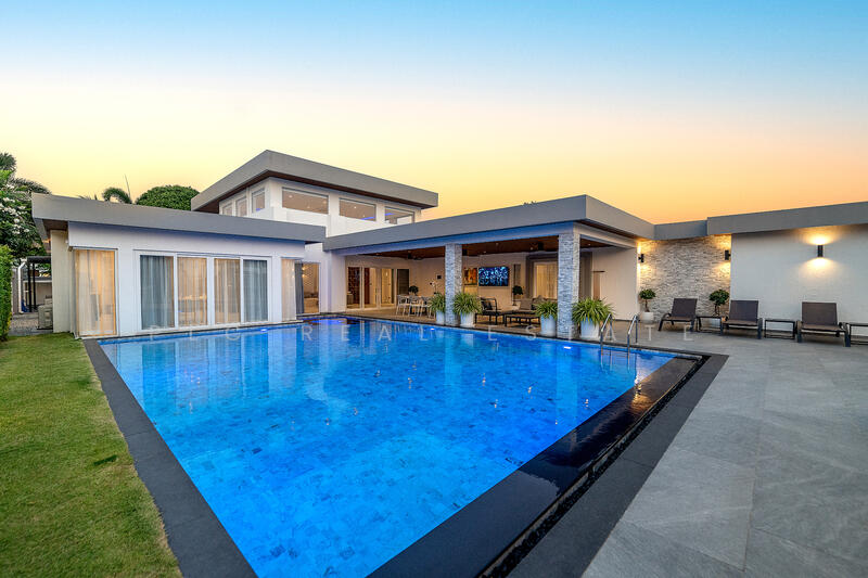 Exquisite Luxury Pool Villa for Sale in East Pattaya, Chon Buri (Pattaya)