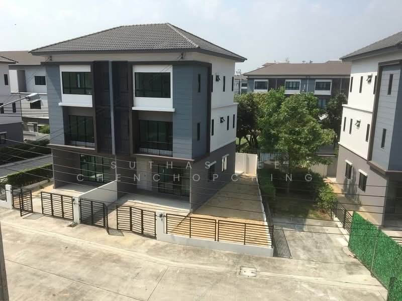 3-BR Semi-detached House, Bangkok