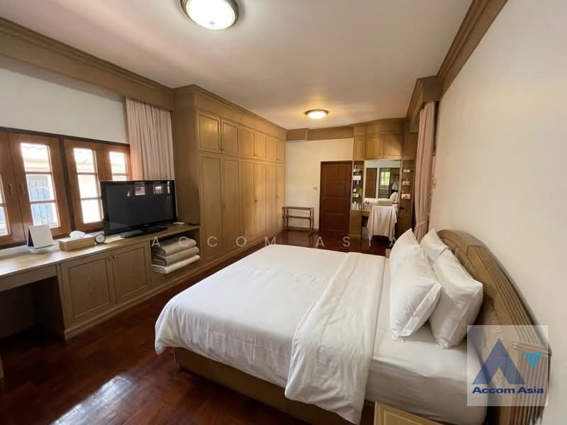 Classic Family House for Sale with Garden in Sukhumvit (AA46338), Bangkok