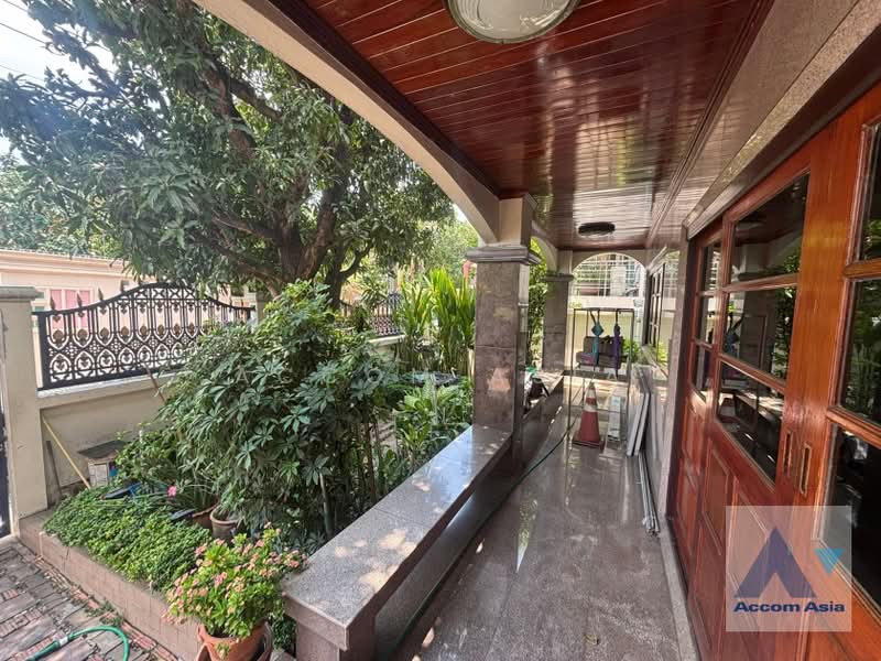 Classic Family House for Sale with Garden in Sukhumvit (AA46338), Bangkok