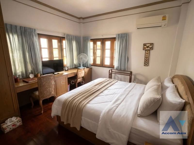 Classic Family House for Sale with Garden in Sukhumvit (AA46338), Bangkok