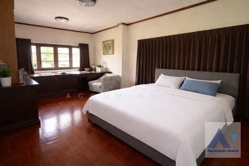 Classic Family House for Sale with Garden in Sukhumvit (AA46338), Bangkok
