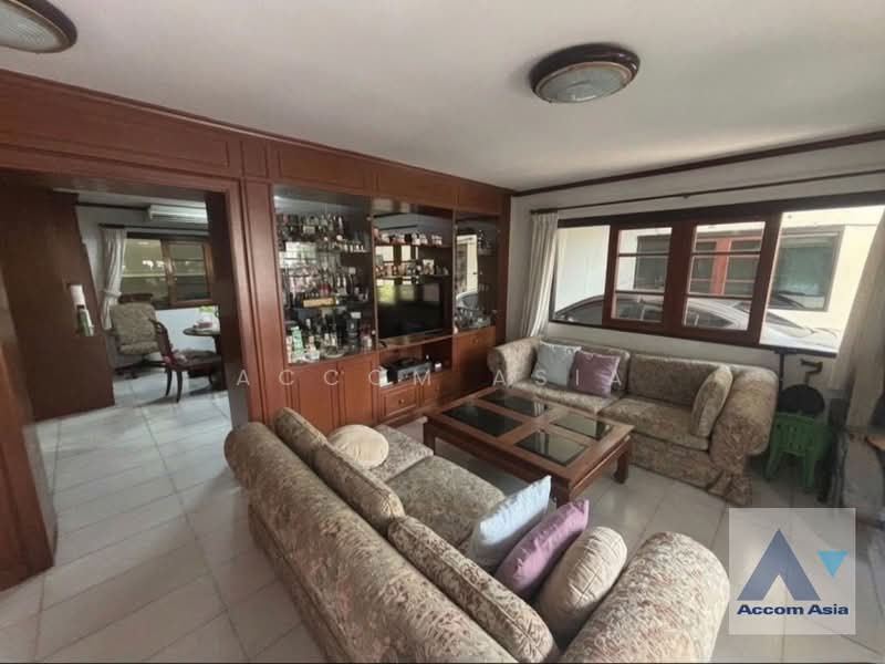 Classic Family House for Sale with Garden in Sukhumvit (AA46338), Bangkok