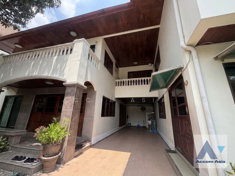 Classic Family House for Sale with Garden in Sukhumvit (AA46338), Bangkok