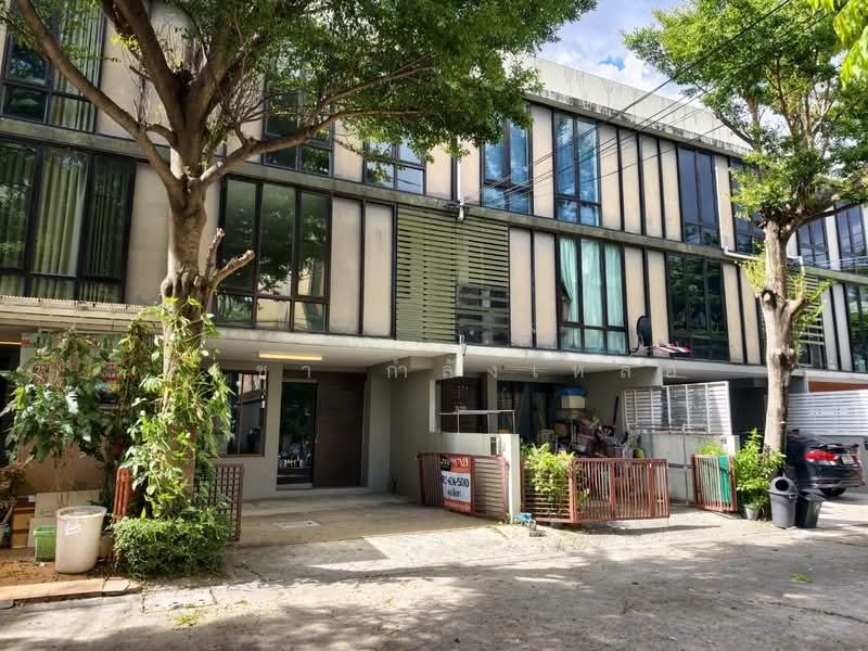 Areeya Tobe Kaset-Nawamintr, Bangkok