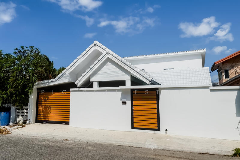 Spacious 5-Bedroom Pool Villa for Sale in South Pattaya, Chon Buri (Pattaya)