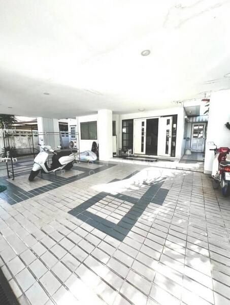 Two-story detached house, Soi Lad Pla Khao 10 (Chorake Bua - Ladprao), Bangkok