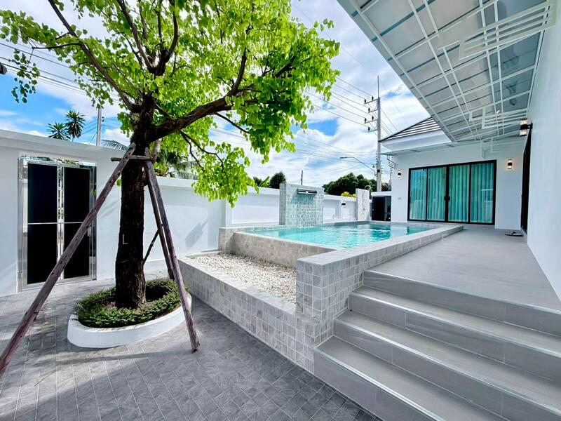 Luxury Pool Villa 4 Bedroom for Sale Near Jomtien Beach, Chon Buri (Pattaya)