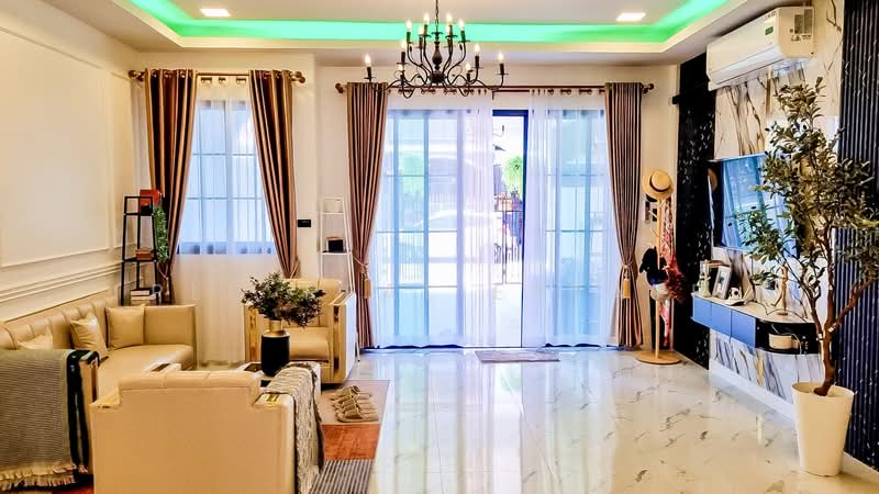 Townhome for Sale Central Pattaya Large Layout High Rental Yield, Chon Buri (Pattaya)