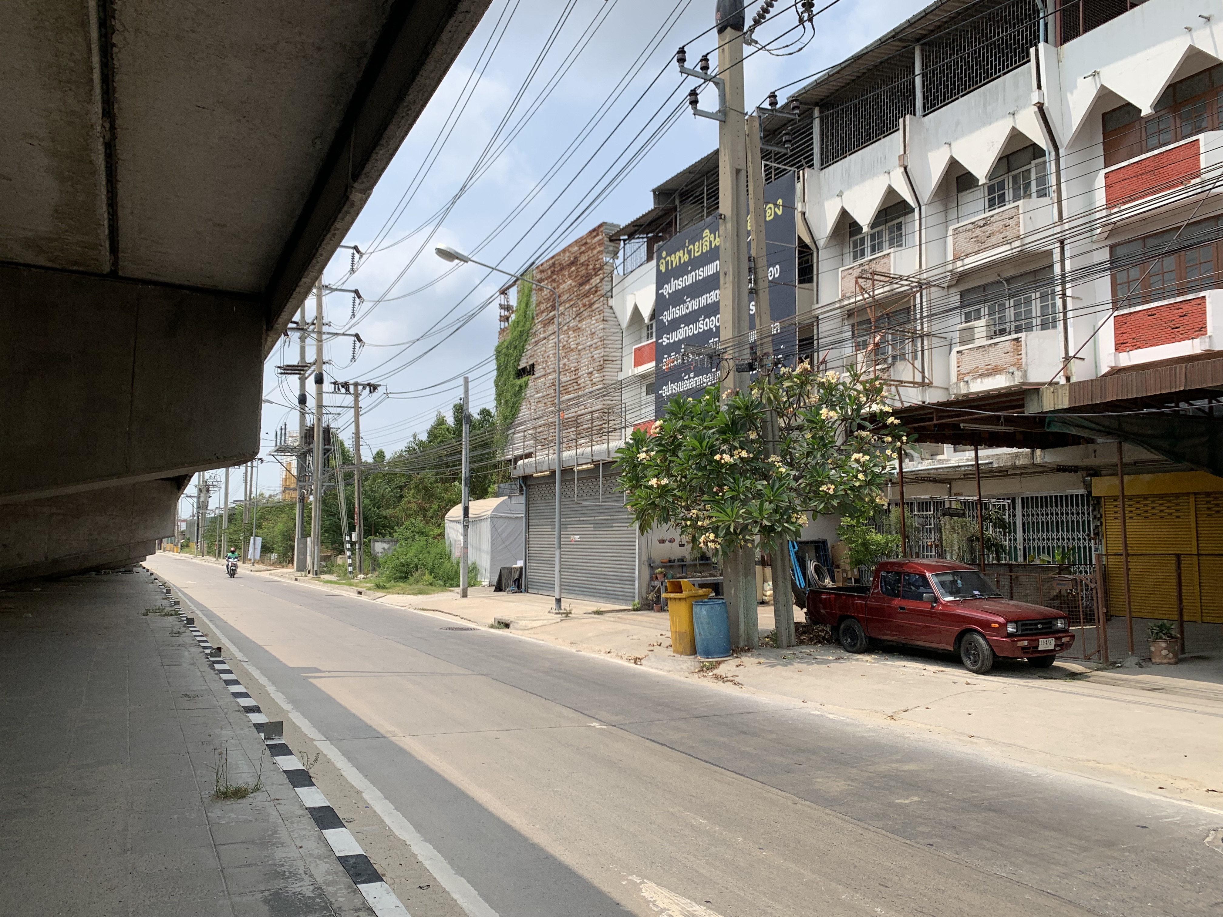 อาคารพาณิชย์ 2.5 ชั้น บ้านกล้วย-ไทรน้อย นนทบุรี