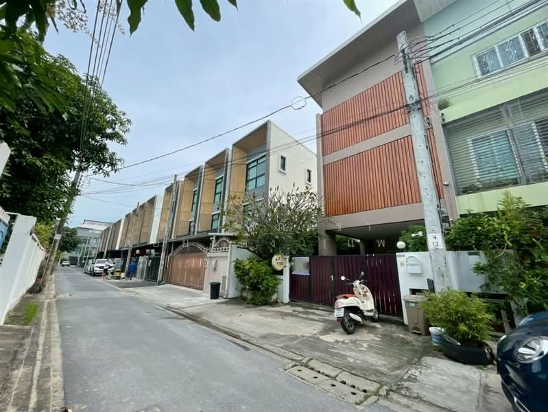 แอท โฮม3 ( @ Home ) ลาดพร้าว107, Bangkok