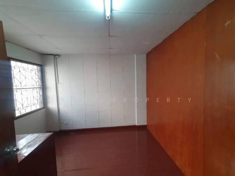 Townhouse 46 Prachaniwet 3 Soi 9, Nonthaburi