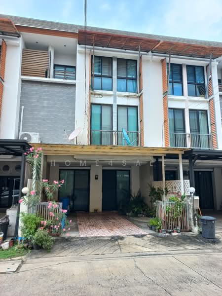 Areeya Mova Kaset-Nawamintr, Bangkok