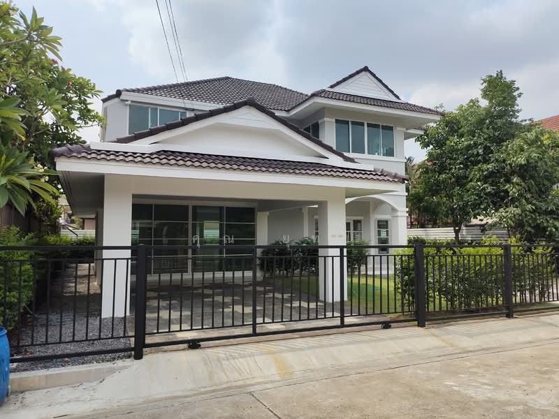 Baan Puntiya Suwinthawong, Bangkok