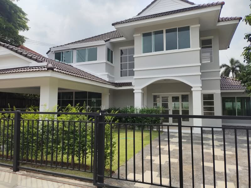Baan Puntiya Suwinthawong, Bangkok