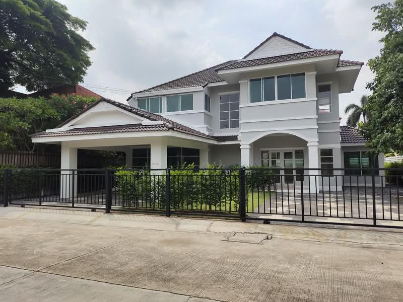 Baan Puntiya Suwinthawong, Bangkok