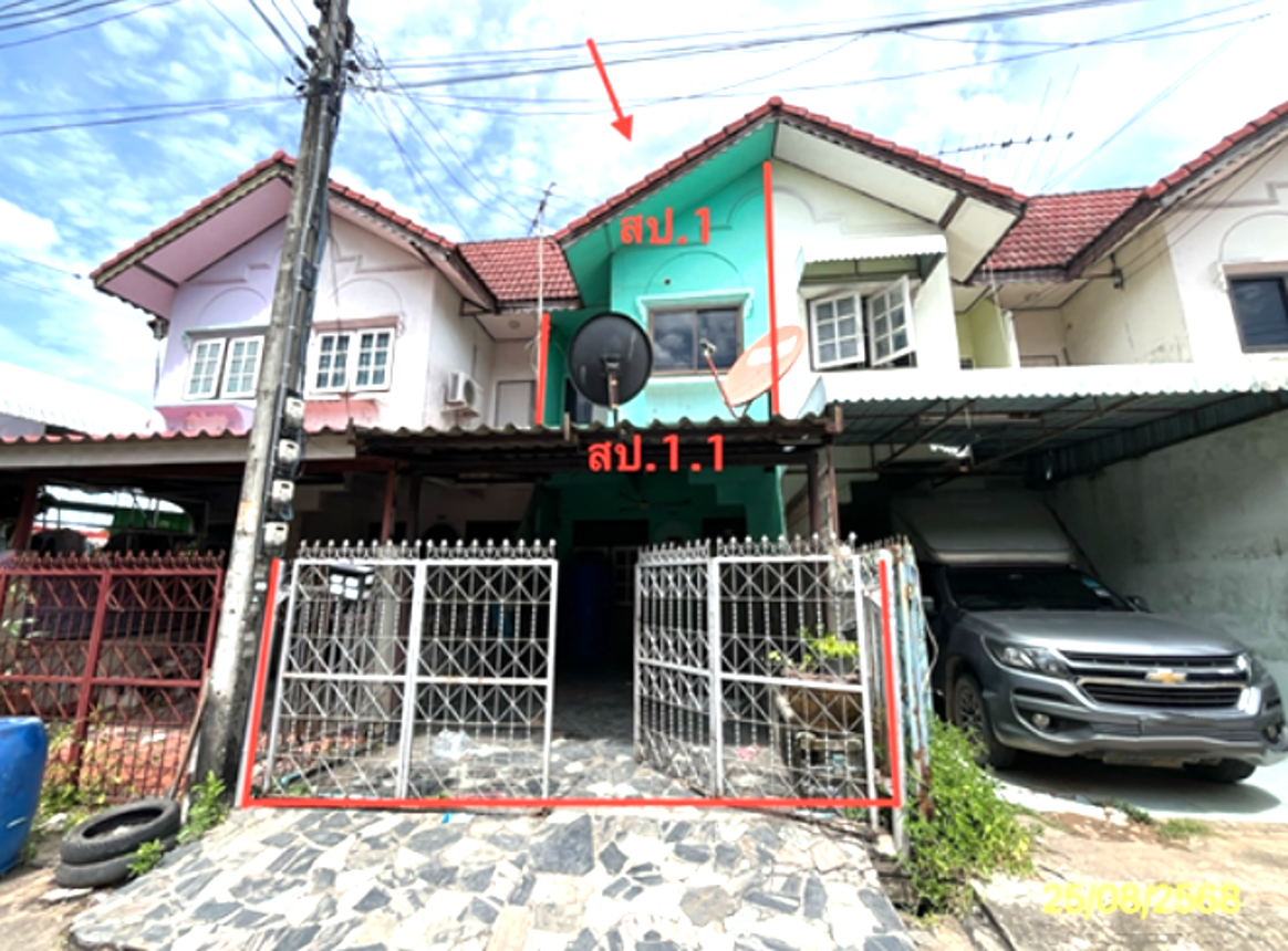 Townhouse in Soi Thong 7, Lam Luk Ka, Pathum Thani