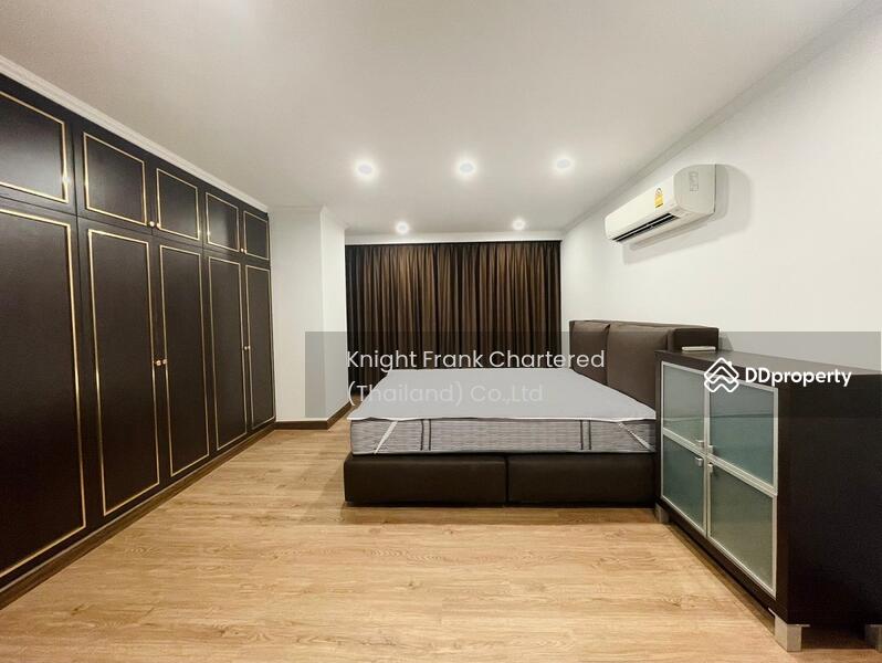 Acadamia Grand Tower, Bangkok