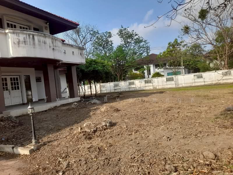 Muang Ake Village, Pathum Thani