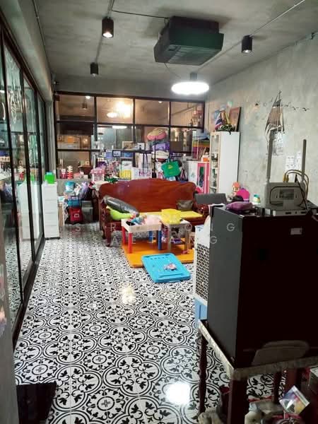 Two adjoining townhouses 66 sq.wa 4 Beds 4 Baths Soi Kamphaeng Phet 6, Laksi, Bangkok