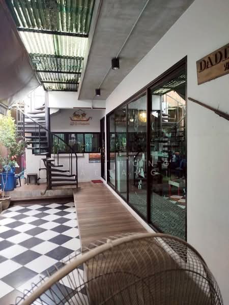 Two adjoining townhouses 66 sq.wa 4 Beds 4 Baths Soi Kamphaeng Phet 6, Laksi, Bangkok