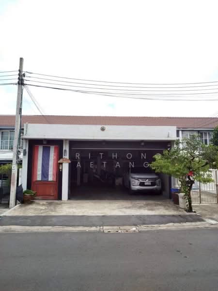 Two adjoining townhouses 66 sq.wa 4 Beds 4 Baths Soi Kamphaeng Phet 6, Laksi, Bangkok
