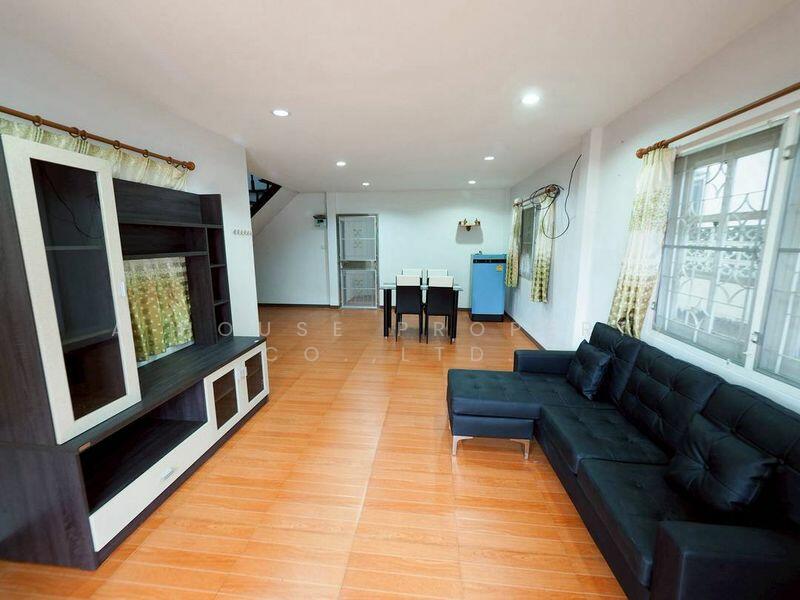Selling a second-hand detached house in Sriracha, cheap price, large house, 2 floors, Chon Buri (Pattaya)