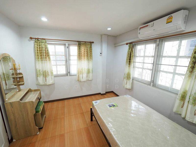 Selling a second-hand detached house in Sriracha, cheap price, large house, 2 floors, Chon Buri (Pattaya)