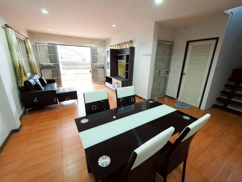 Selling a second-hand detached house in Sriracha, cheap price, large house, 2 floors, Chon Buri (Pattaya)