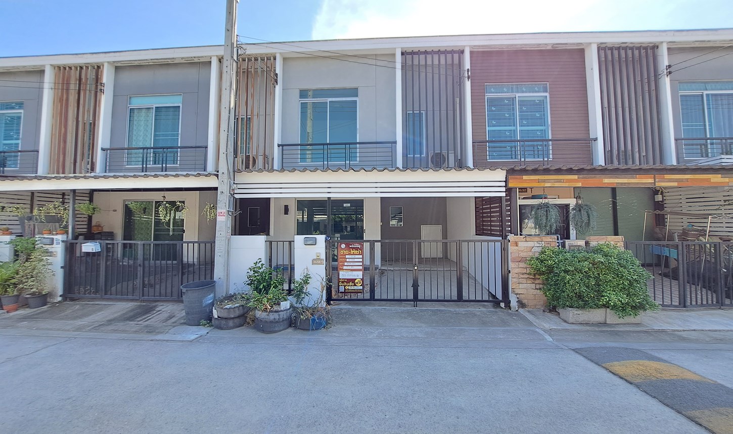 ทาวน์เฮ้าส์ บ้านพฤกษา 86/2 บางเสาธง สมุทรปราการ