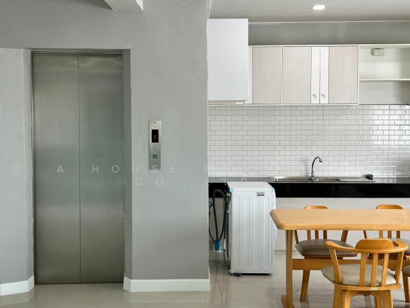 For sale, for rent, dormitory business in the heart of Sriracha city., Chon Buri (Pattaya)