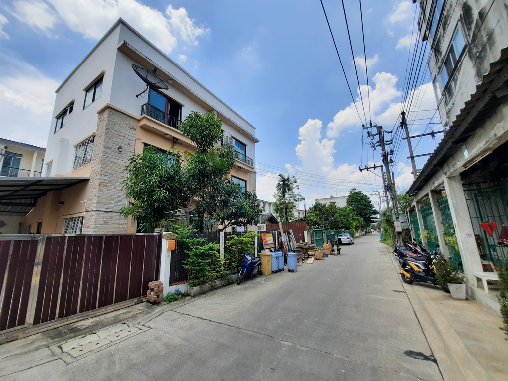 บ้านเดี่ยว โครงการดิ เอ็มไพร์ ลาดพร้าว 101