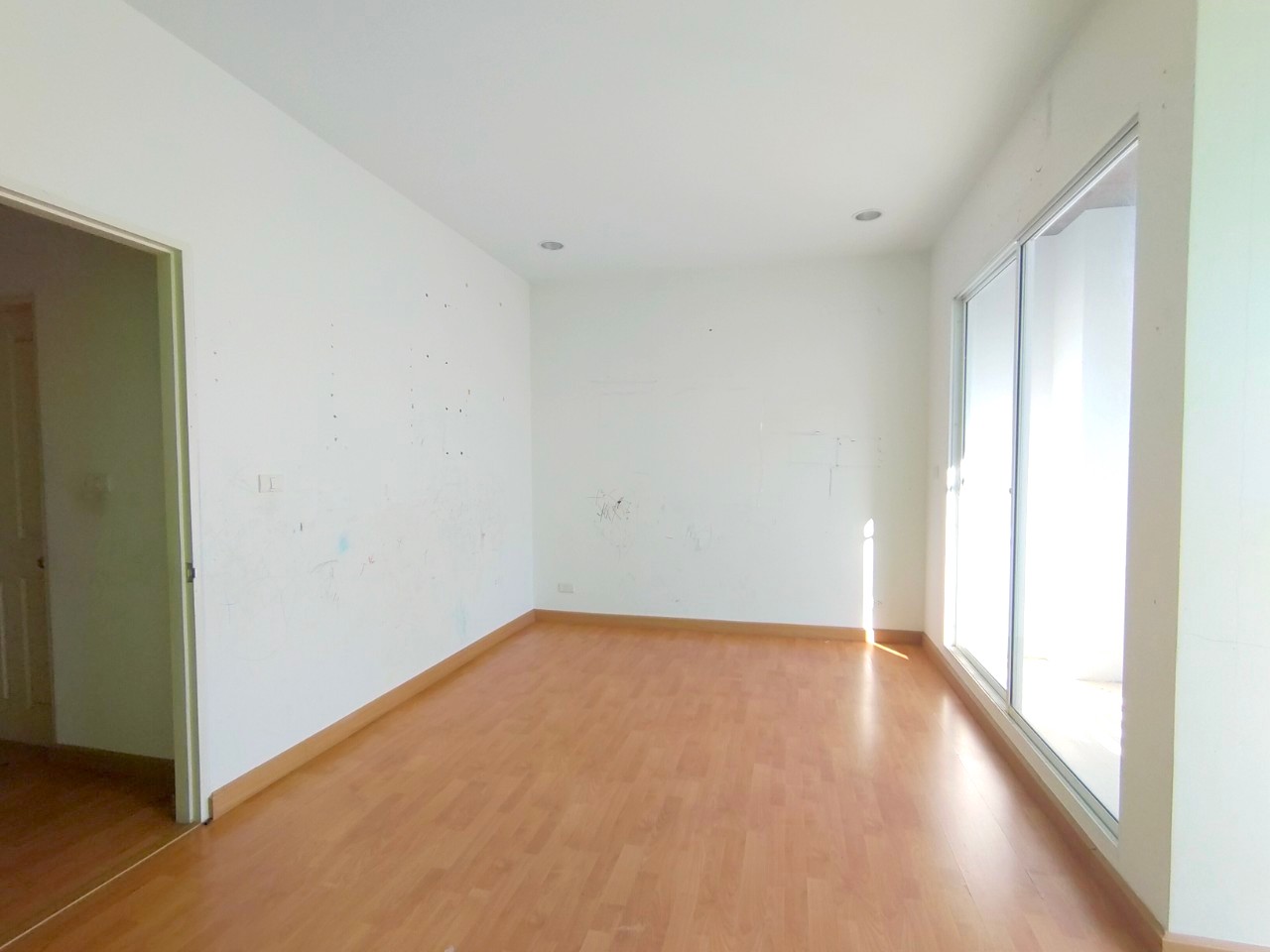 Baan Klang Muang S-Sense Srinakarin