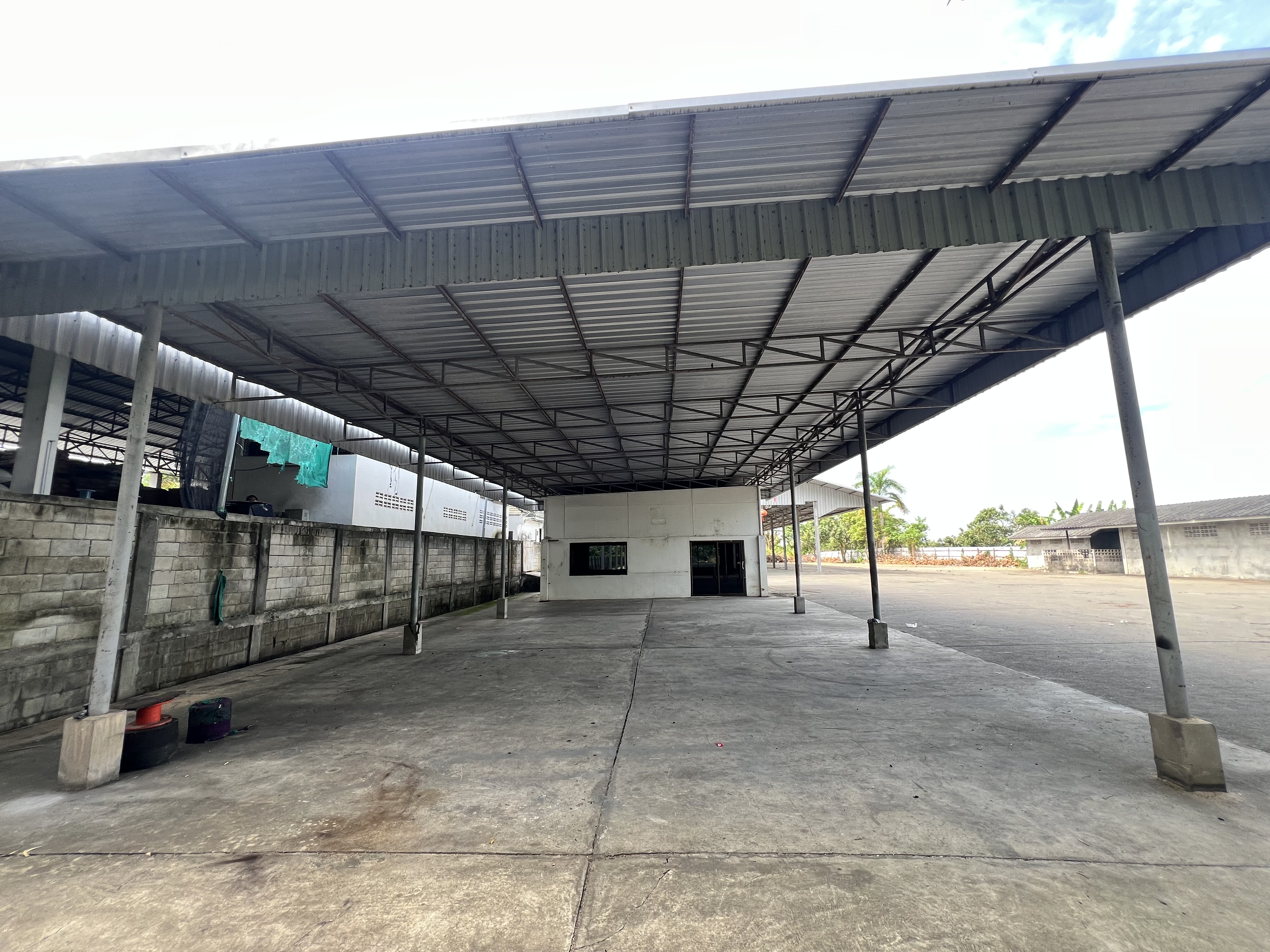 โรงงาน ติดถนนป่าเห็ว-ริมปิง (ทล.1030) เมืองลำพูน