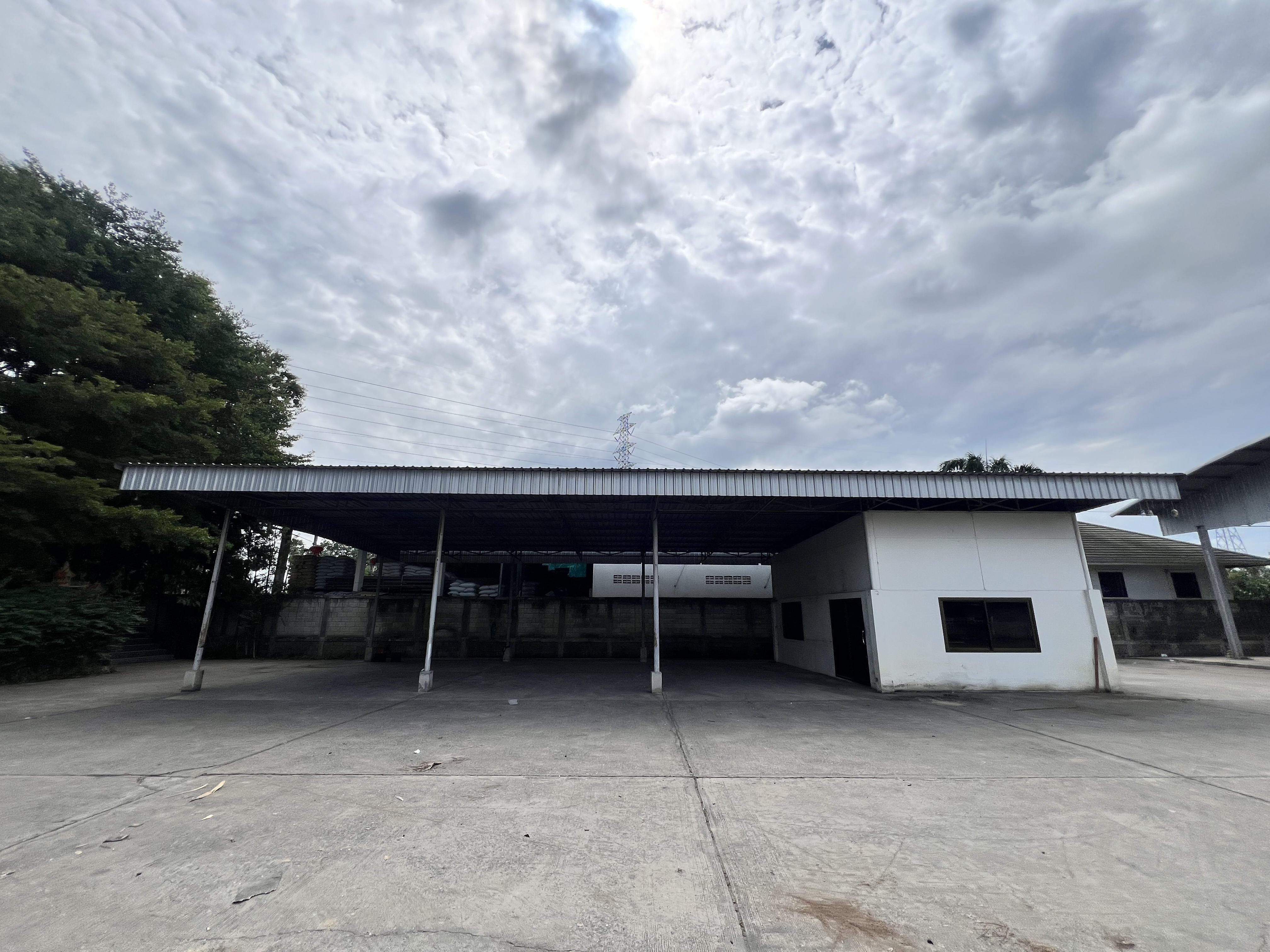โรงงาน ติดถนนป่าเห็ว-ริมปิง (ทล.1030) เมืองลำพูน