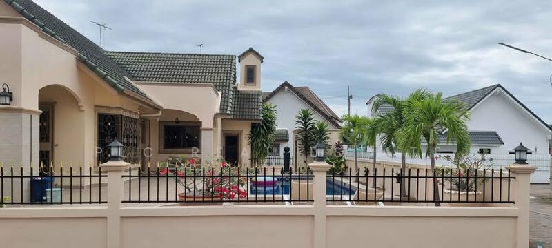 Private Pool Villa Three Bedrooms for Sale in Mabprachan, Chon Buri (Pattaya)