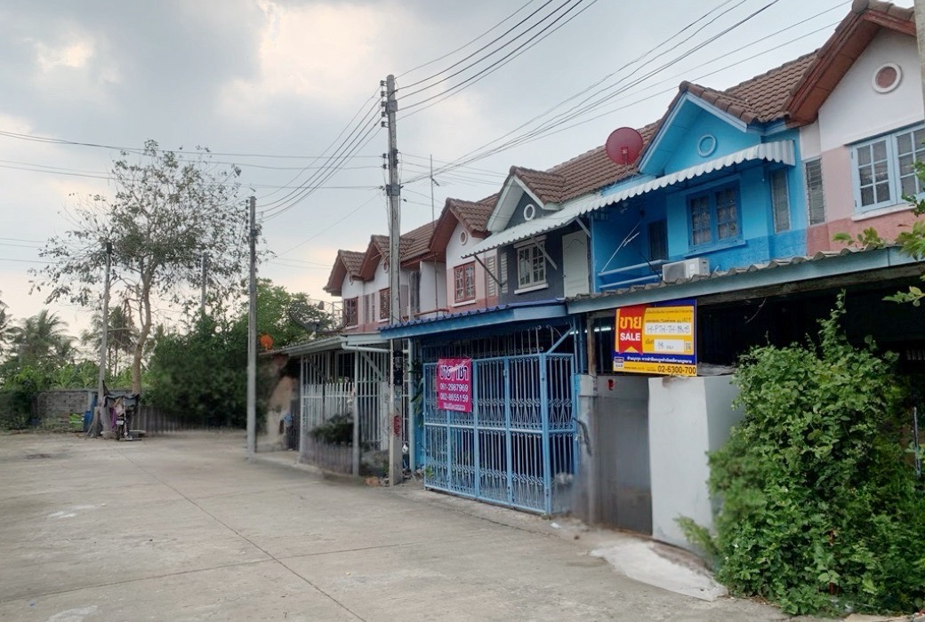 ทาวน์เฮ้าส์ โครงการบ้านเฟื่องฟ้านคร 5 ลาดหลุมแก้ว