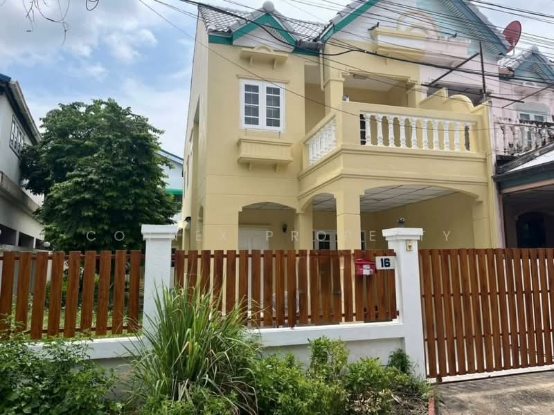Two-storey Semi-Datached House in soi kaew Ngoen Keaw Tomg 44, Bangkok