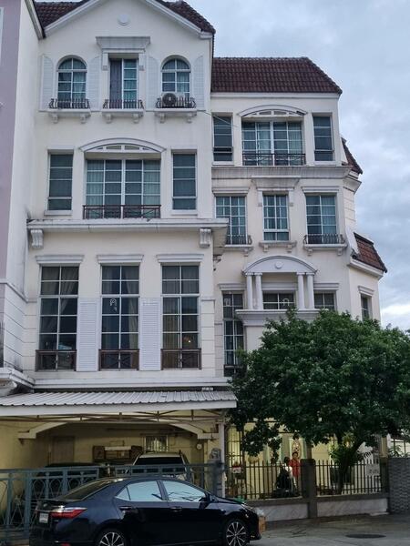 Baan Klang Krung Sathorn - North South Road, Bangkok