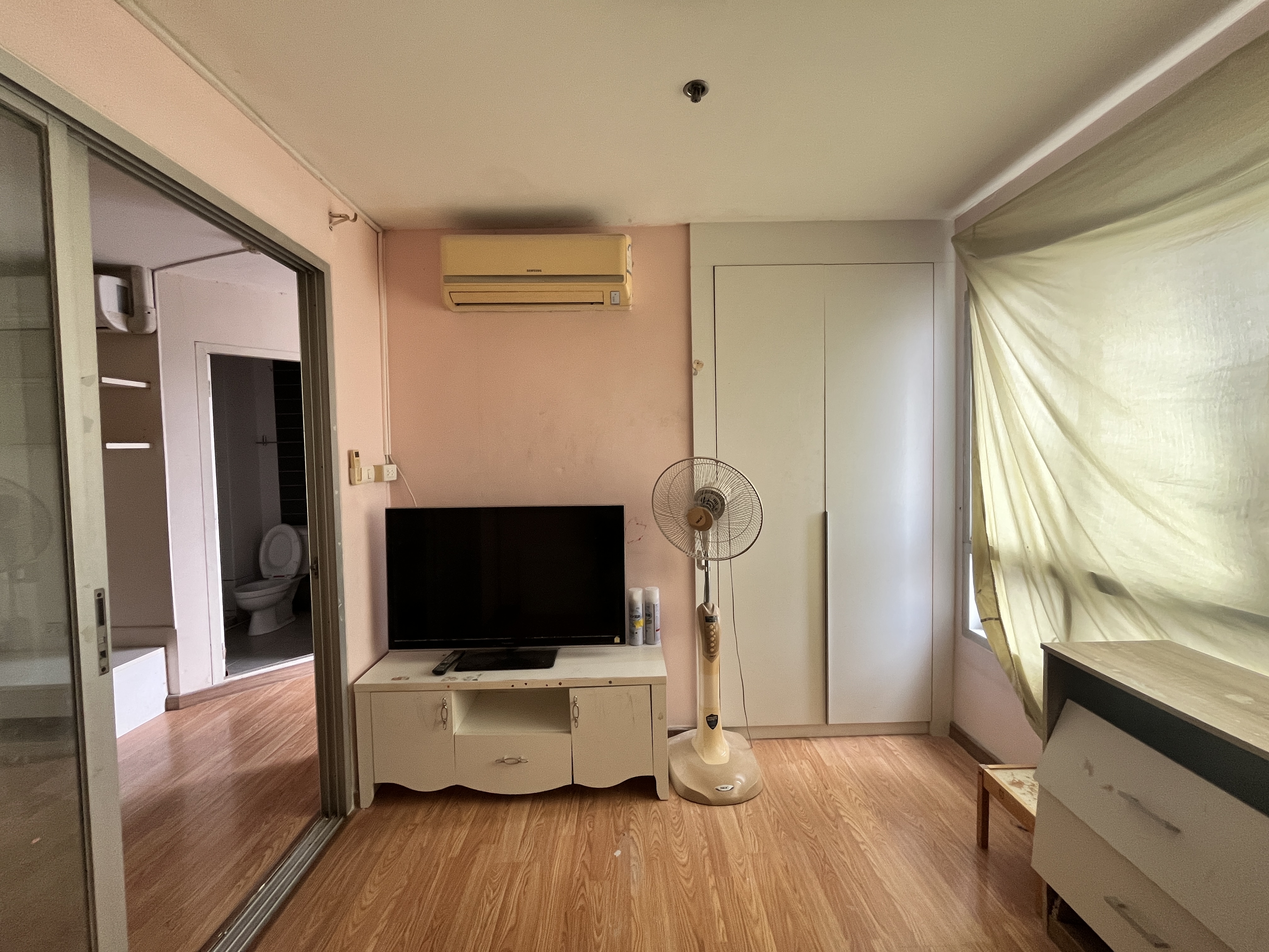 คอนโดมิเนียม เดอะทรัสต์ เรสซิเด้นซ์ ปิ่นเกล้า