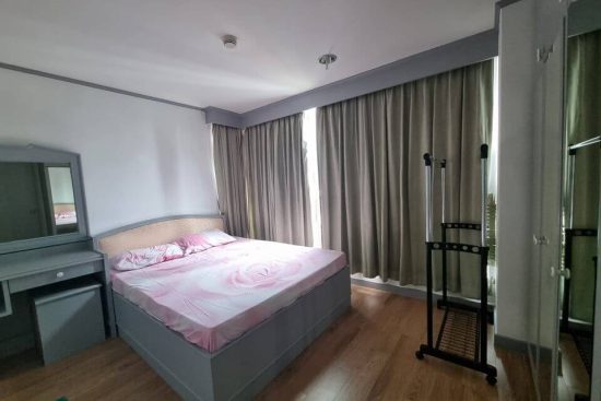 2 Bedroom Condo For Rent in Ratchathewi