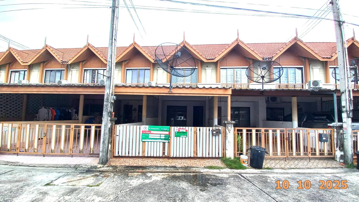 Townhouse Linda House Panthong Chonburi