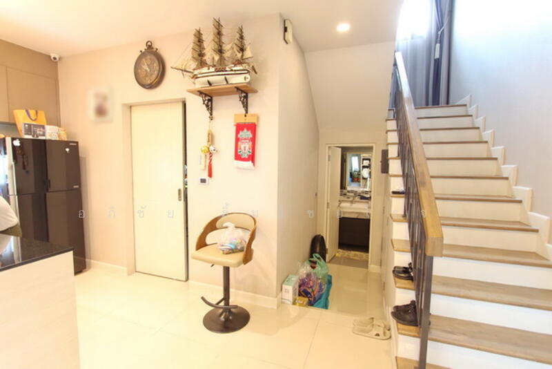 Burasiri Watcharapol, Bangkok